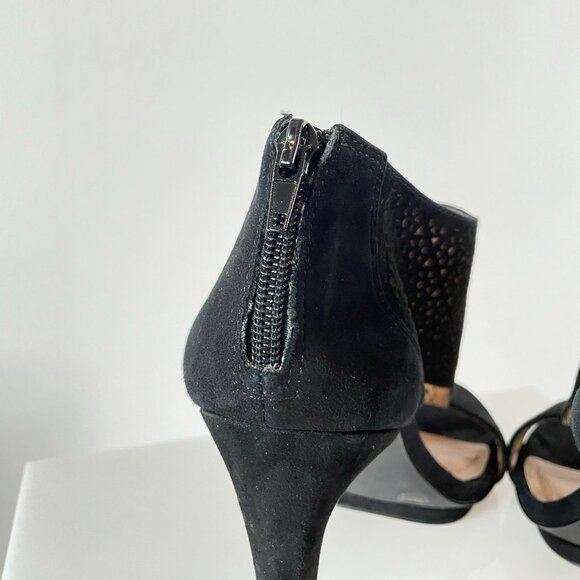 Such Detail! BCBGeneration ‘Kadia’ Die-Cut Black Suede Lacework Sandals Heels - Picture 7 of 9